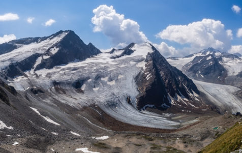 Diese naturbelassene Hochgebirgslandschaft und viertgrößte Gletscherfläche der Ostalpen ist in Gefahr. Foto: Serghei Vlasenco